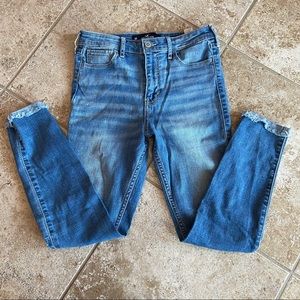 Hollister Jeans High Rise Crop